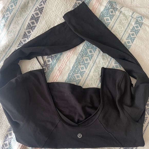 selling this never worn lulu crop long sleeve! shapes figure i love this top!! - Picture 2 of 2